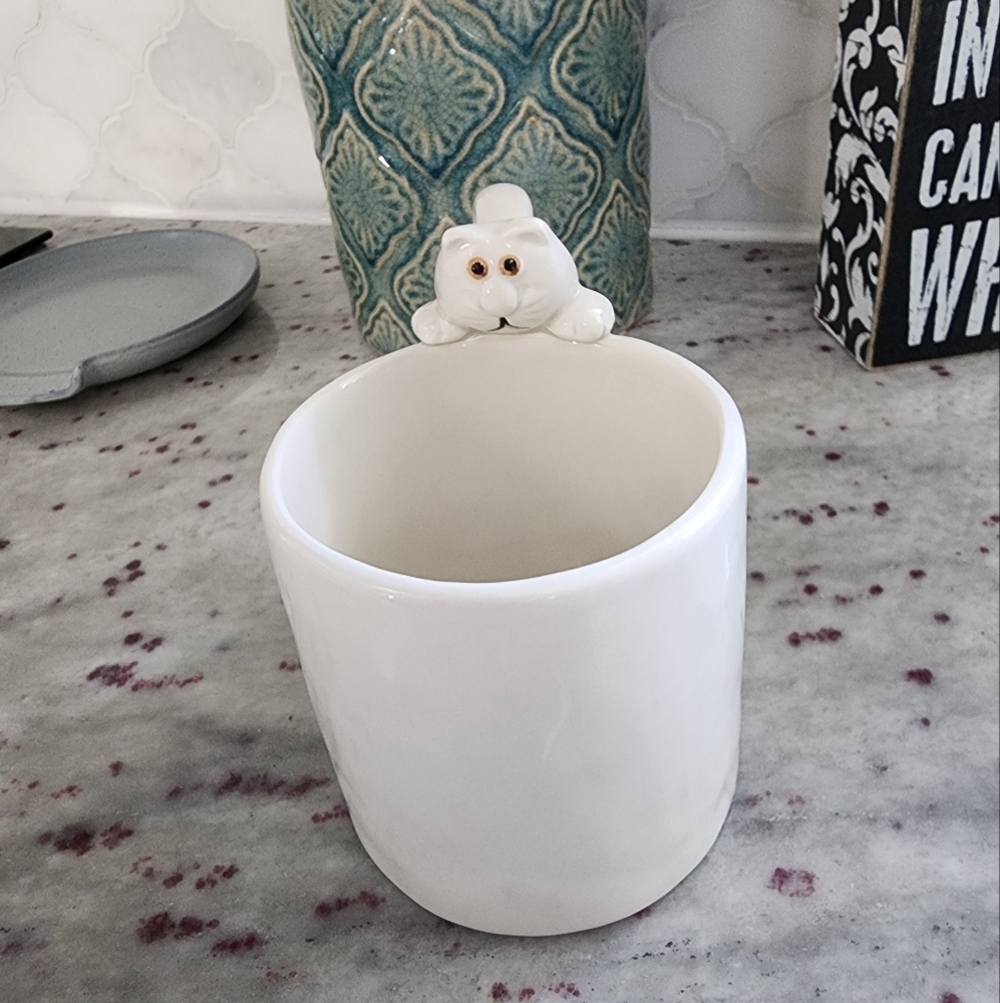 Vintage 1977 Fitz & Floyd "Catnap" Mug 3D Cat Handle & Fish White 3" High